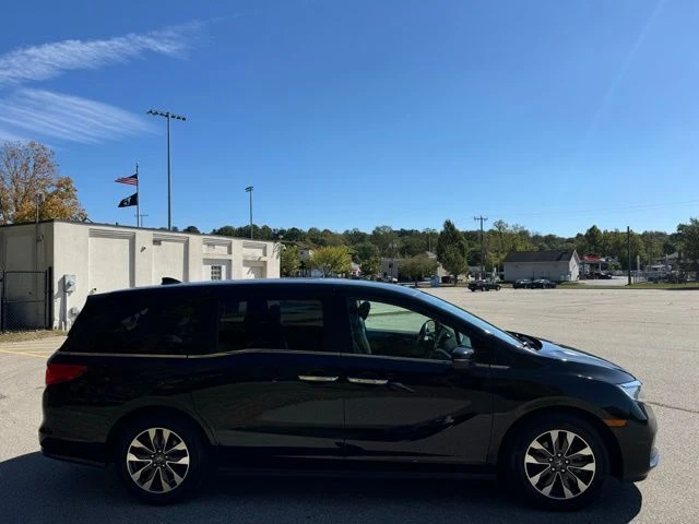 2023 Honda Odyssey view 4