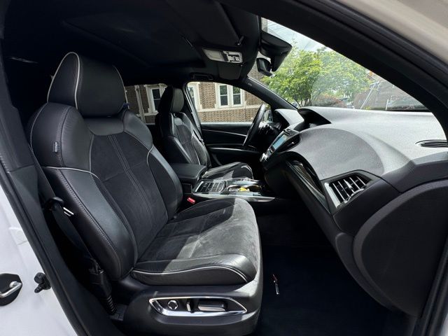 2019 Acura MDX view 3
