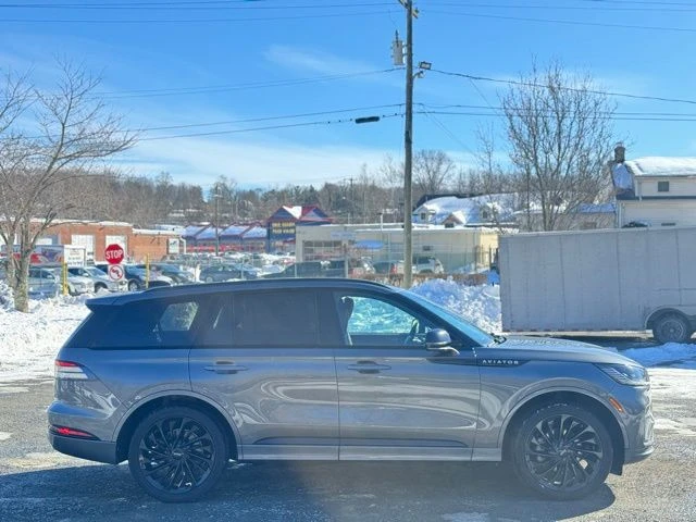 2025 Lincoln Aviator view 4