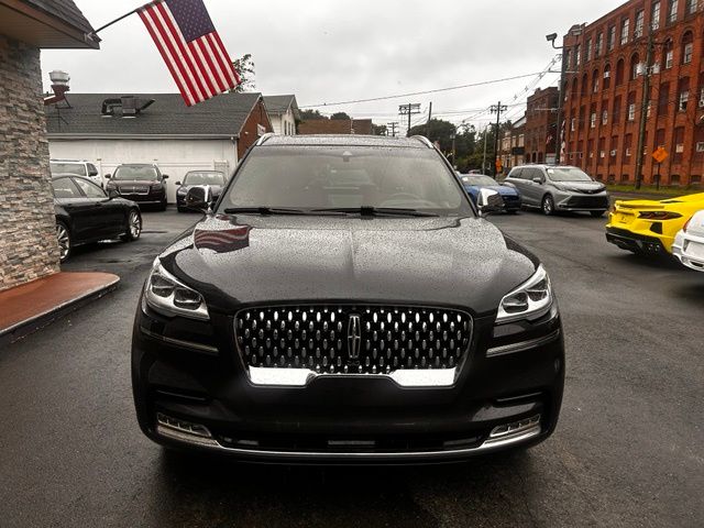 2022 Lincoln Aviator view 2