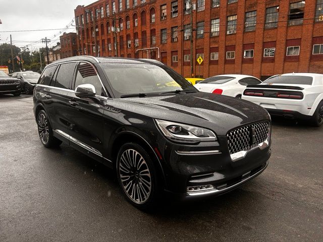 2022 Lincoln Aviator view 3
