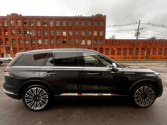 2022 Lincoln Aviator view 4