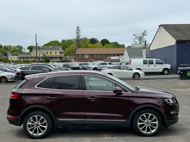 2019 Lincoln MKC view 3