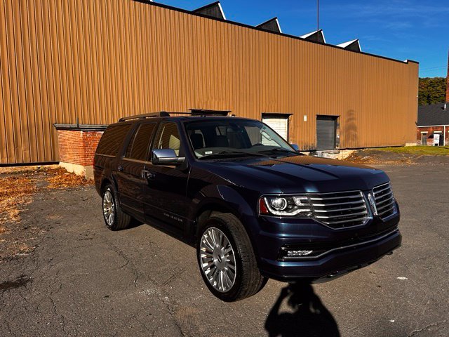 2017 Lincoln Navigator L view 3