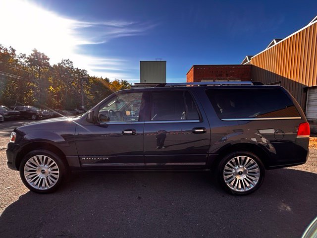 2017 Lincoln Navigator L view 4