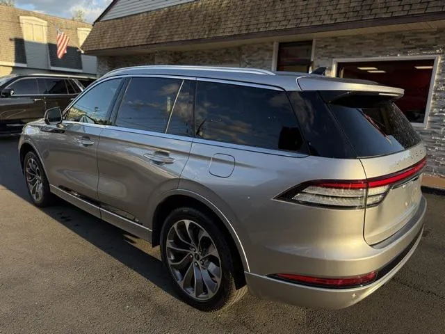 2022 Lincoln Aviator view 5