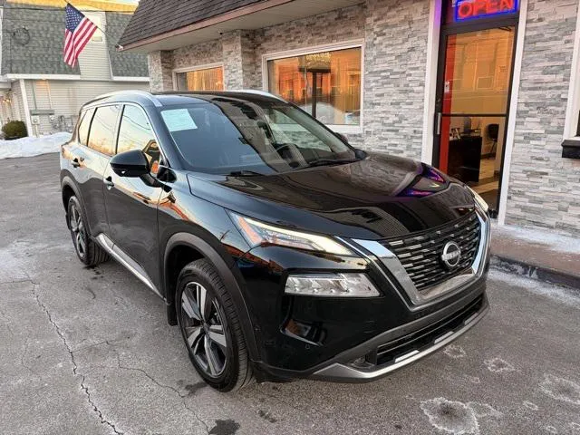 2022 Nissan Rogue view 3