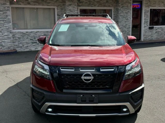 2024 Nissan Pathfinder view 2