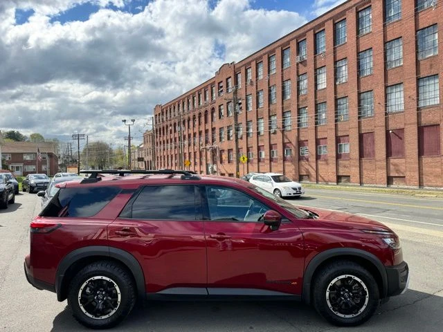 2024 Nissan Pathfinder view 3