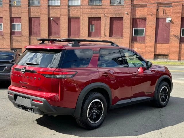 2024 Nissan Pathfinder view 4