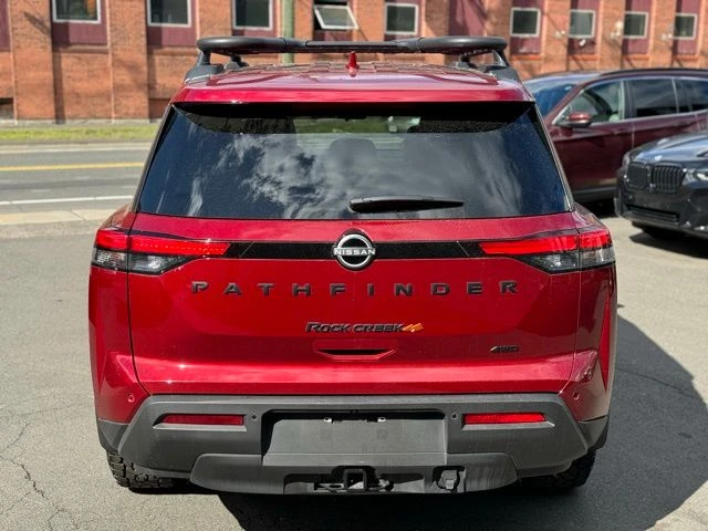 2024 Nissan Pathfinder view 5