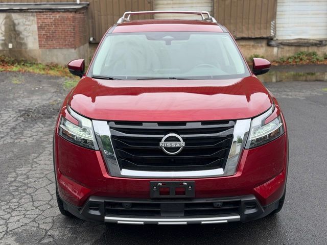 2023 Nissan Pathfinder view 2