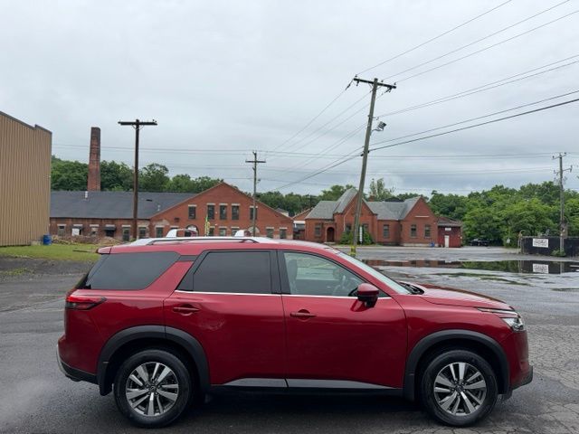 2023 Nissan Pathfinder view 4