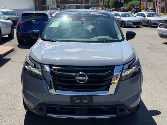 2023 Nissan Pathfinder view 2