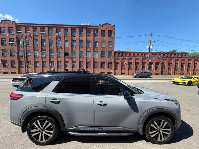 2023 Nissan Pathfinder view 4