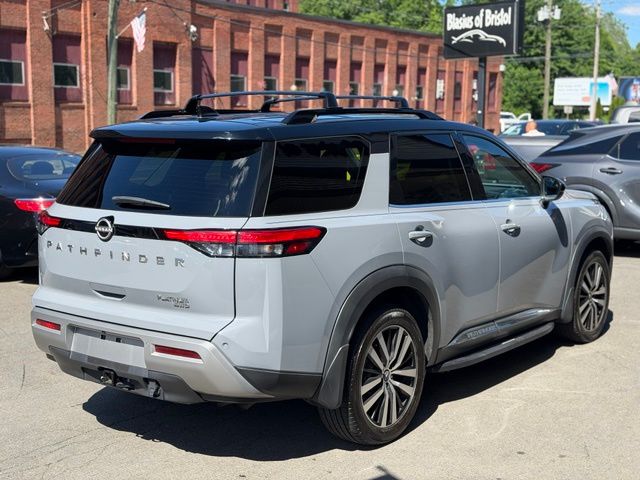 2023 Nissan Pathfinder view 5