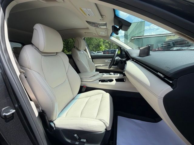 2024 Genesis GV70 view 3