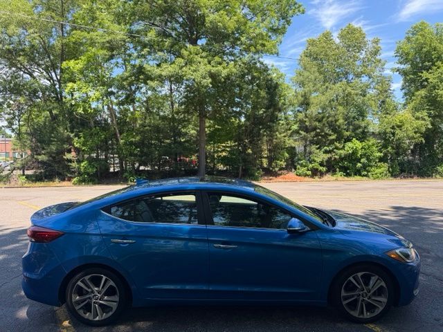 2017 Hyundai Elantra view 4