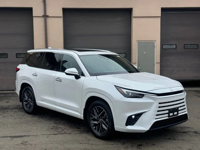 2025 Lexus TX view 3