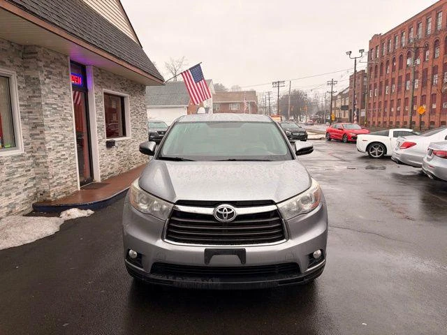 2016 Toyota Highlander view 2