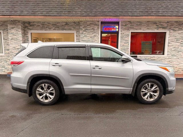 2016 Toyota Highlander view 4