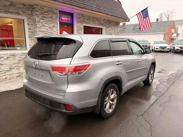2016 Toyota Highlander view 5