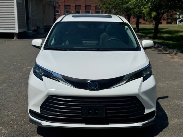 2025 Toyota Sienna view 2