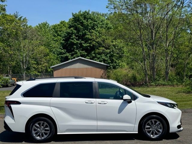 2025 Toyota Sienna view 4