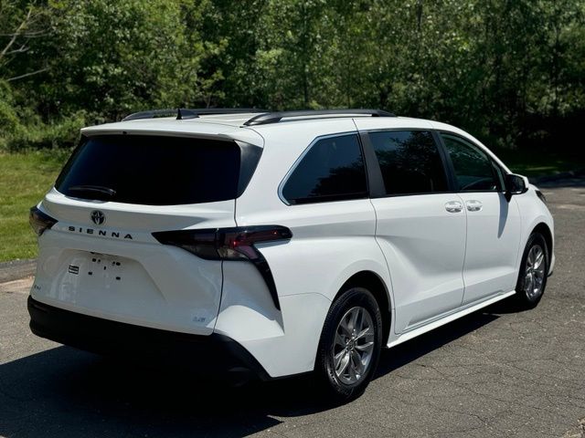 2025 Toyota Sienna view 5