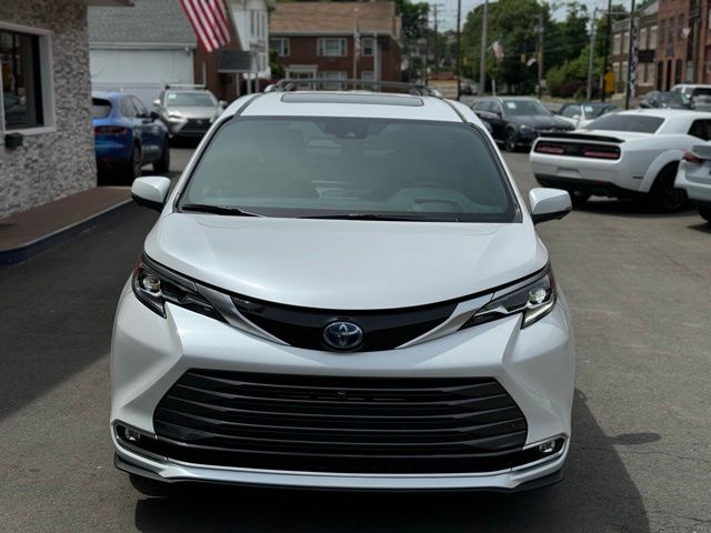 2025 Toyota Sienna view 3