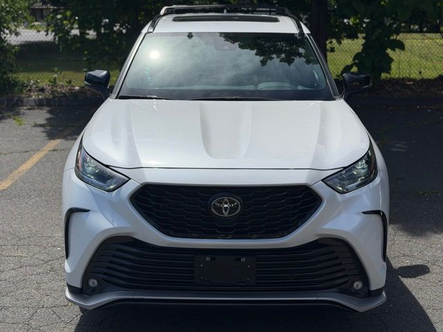 2024 Toyota Highlander view 2
