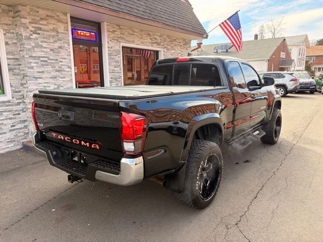 2018 Toyota Tacoma view 5