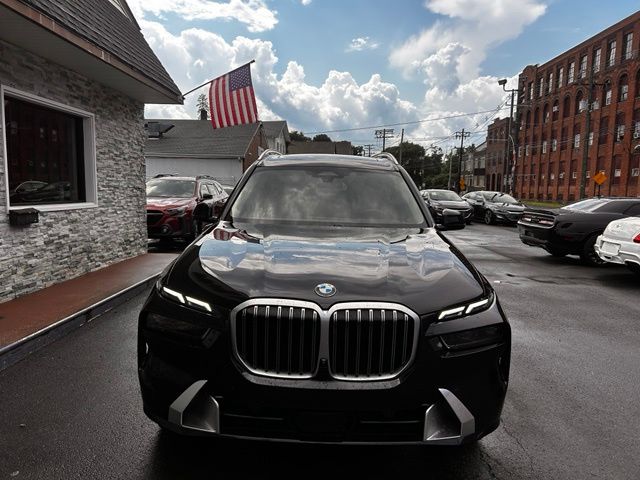 2024 BMW X7 view 2