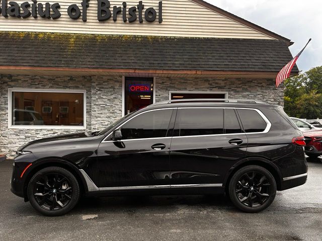 2024 BMW X7 view 4