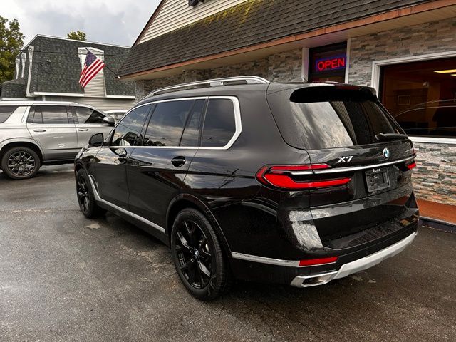 2024 BMW X7 view 5