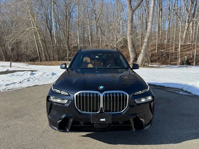 2023 BMW X7 view 2