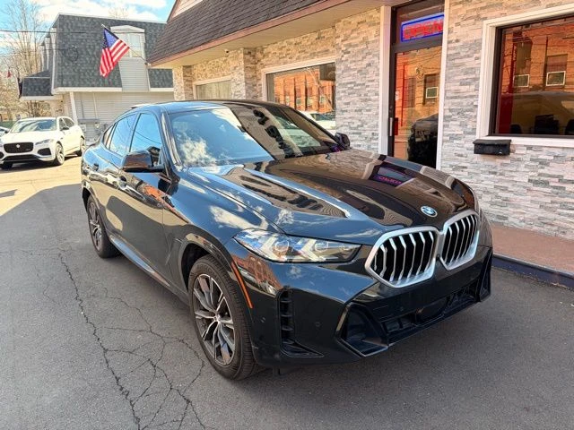 2024 BMW X6 view 3