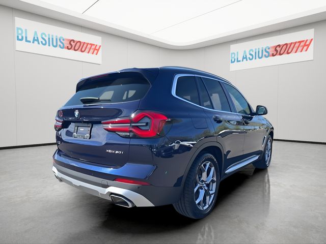 2023 BMW X3 view 3