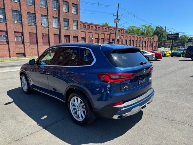 2020 BMW X5 view 5