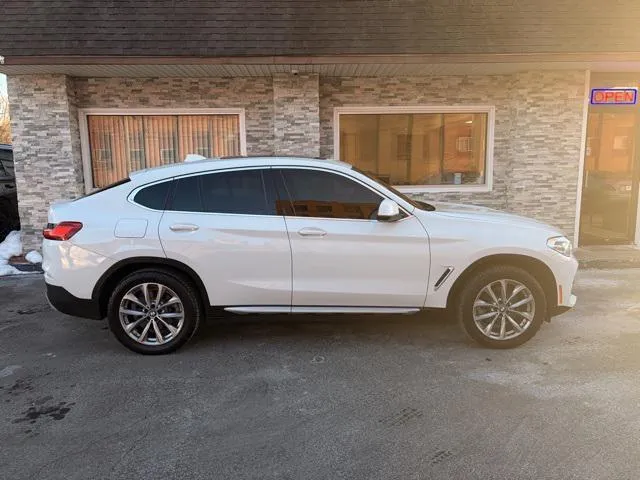 2019 BMW X4 view 4
