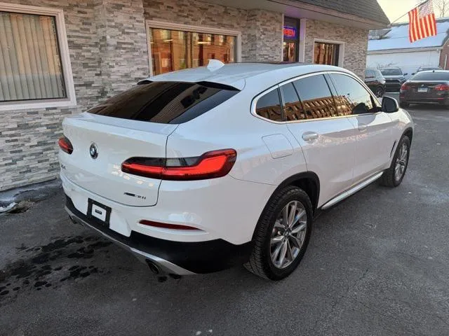 2019 BMW X4 view 5