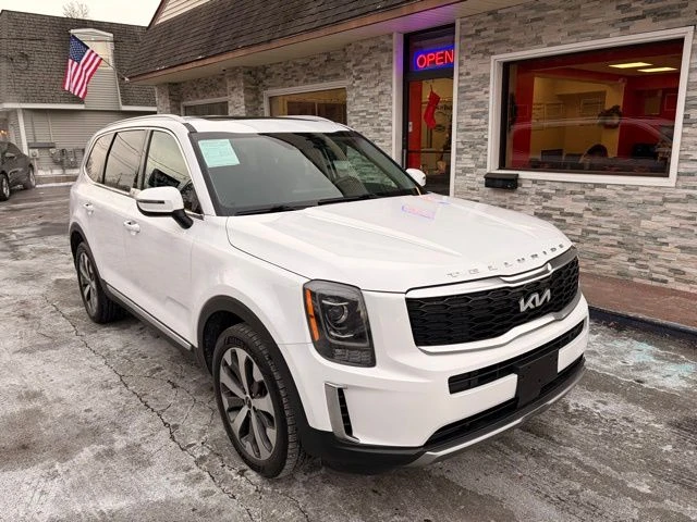 2022 Kia Telluride view 3