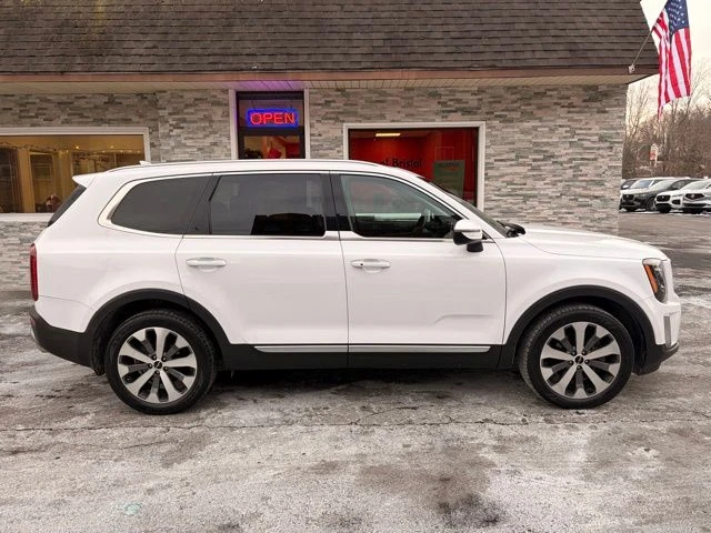 2022 Kia Telluride view 4