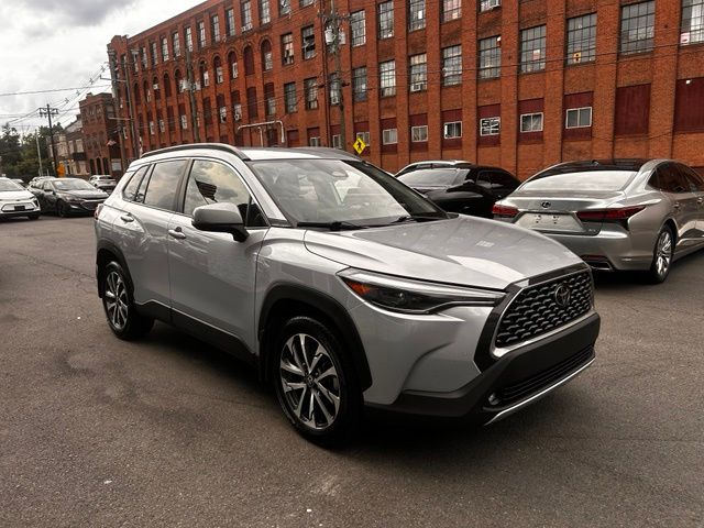 2023 Toyota Corolla Cross view 3
