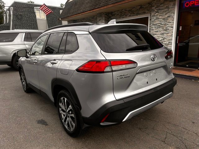 2023 Toyota Corolla Cross view 5