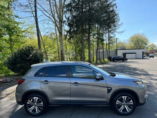 2024 Mitsubishi Outlander Sport view 4