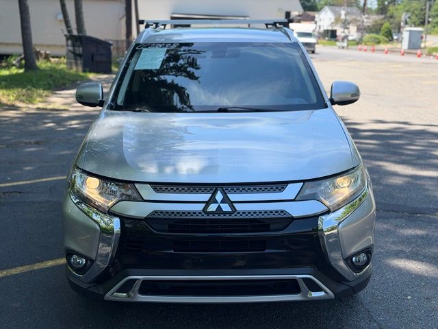 2020 Mitsubishi Outlander view 2