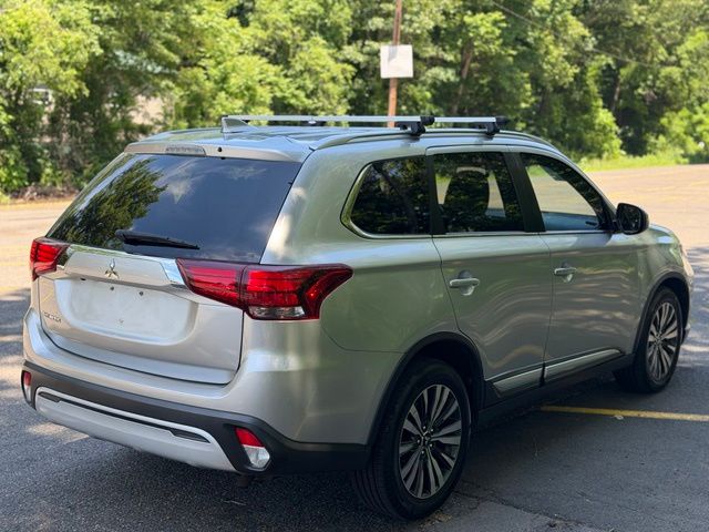 2020 Mitsubishi Outlander view 5