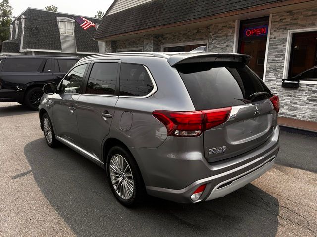 2022 Mitsubishi Outlander PHEV view 5