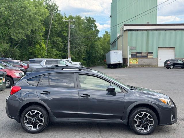 2017 Subaru Crosstrek view 4